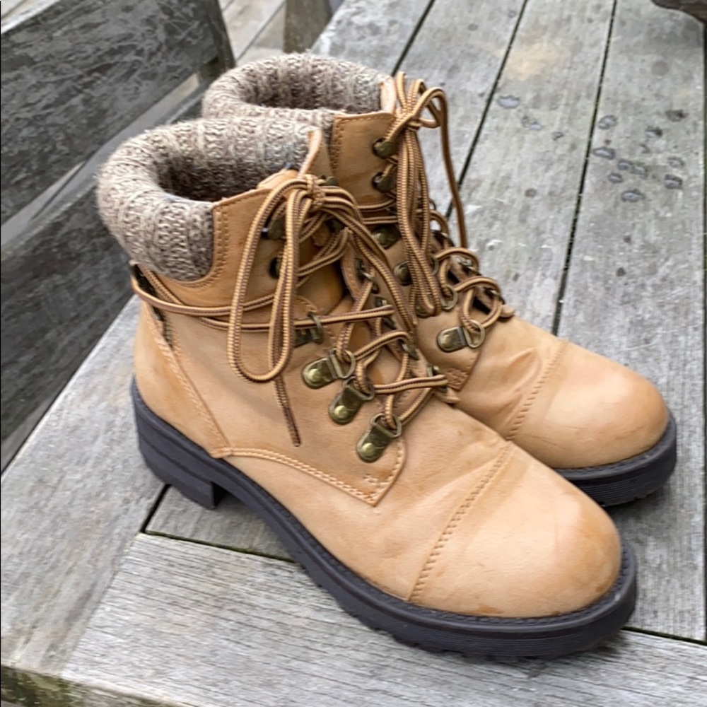 MIA “Windy” Tan Hiking Booties